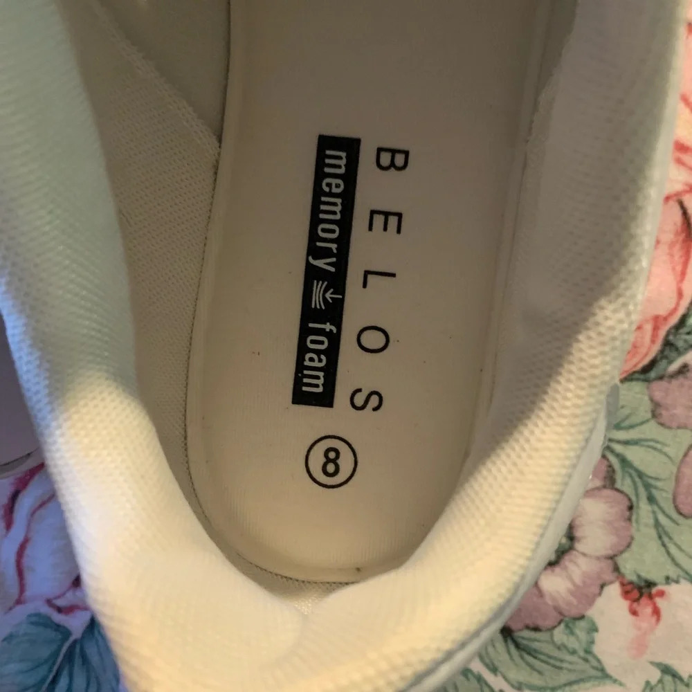 🎀SOLD🎀 Belows Memory Foam Women’s Sneakers Size 8 - Picture 8 of 9